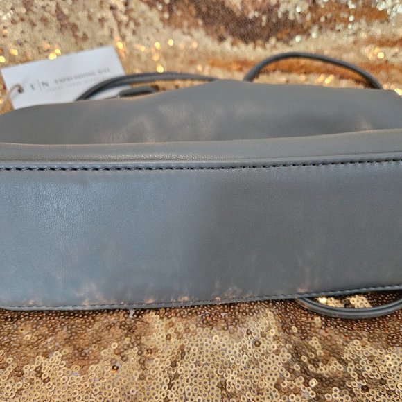 🦩NWT Gray Vegan Leather Small Handbag - Picture 7 of 10